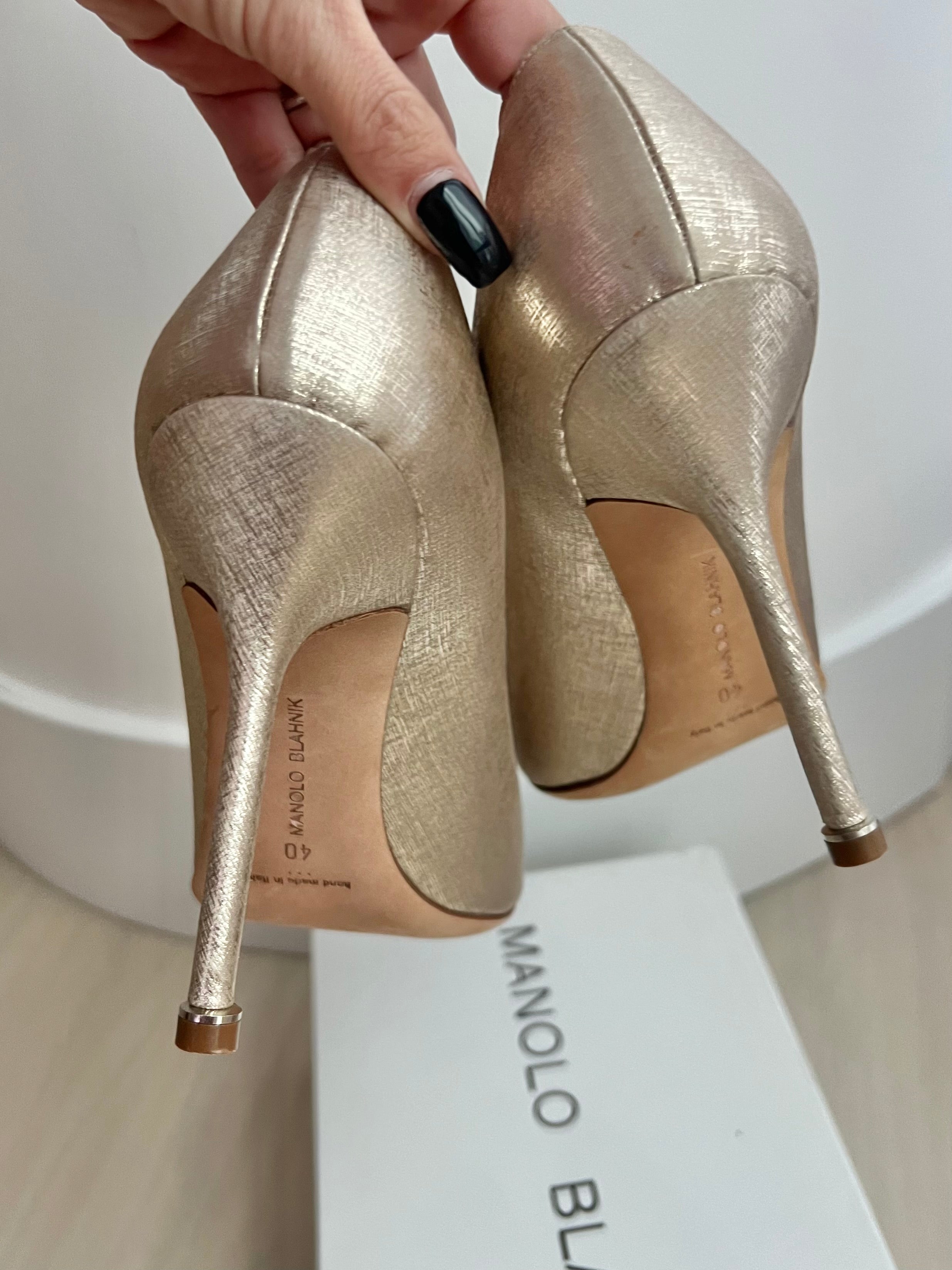 Manolo Blahnik Hangasi Heels